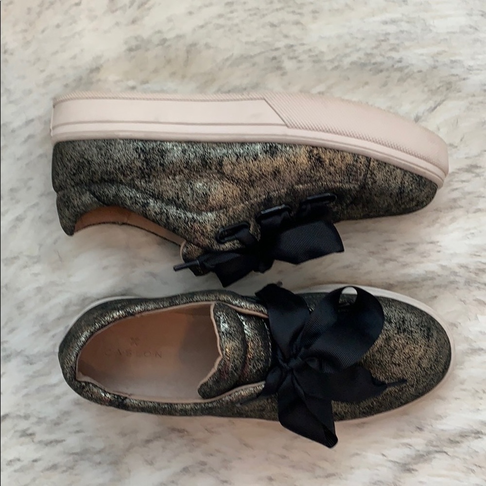 🖤✨Gold Metallic Sneakers Caslon